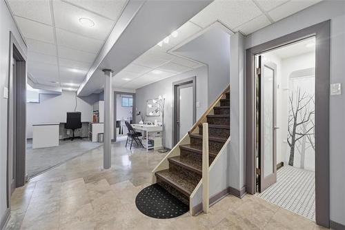 100 Agassiz Dr, Winnipeg, MB 