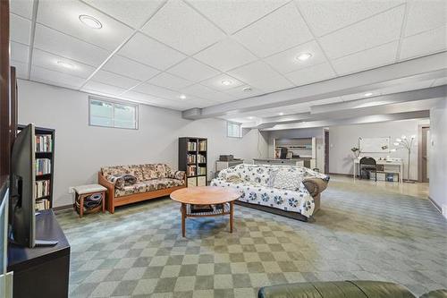 100 Agassiz Dr, Winnipeg, MB 