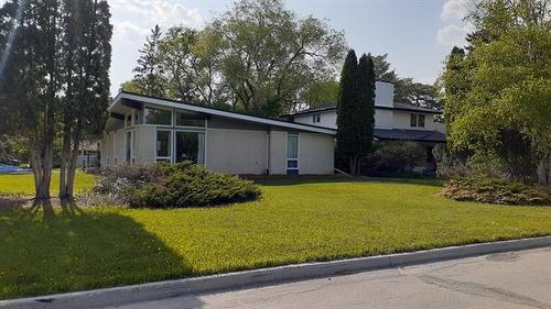 100 Agassiz Dr, Winnipeg, MB 