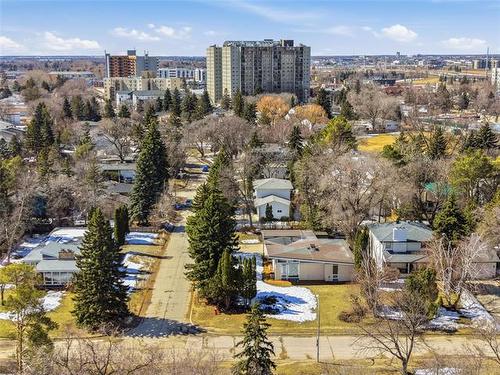 100 Agassiz Dr, Winnipeg, MB 