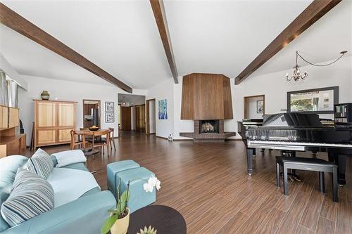 100 Agassiz Dr, Winnipeg, MB 