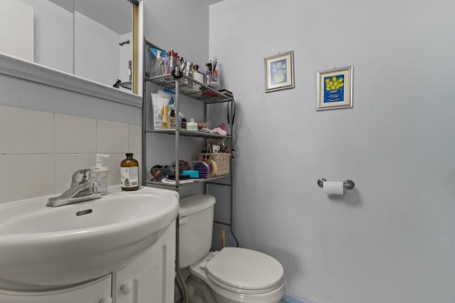 Bathroom - 2365  - 2369 Rue Hufford, Montréal (Saint-Laurent), QC - Indoor Photo Showing Bathroom