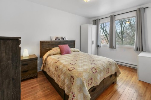 Master Bedroom - 2122 Rue St-Donat, Montréal (Mercier/Hochelaga-Maisonneuve), QC - Indoor Photo Showing Bedroom