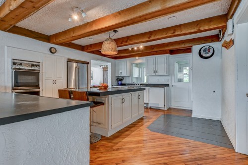 Cuisine - 77 382E Avenue, Saint-Hippolyte, QC - Indoor Photo Showing Kitchen