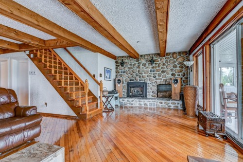 Salon - 77 382E Avenue, Saint-Hippolyte, QC - Indoor Photo Showing Other Room With Fireplace