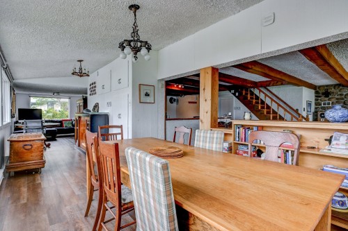 Salle à manger - 77 382E Avenue, Saint-Hippolyte, QC - Indoor Photo Showing Dining Room