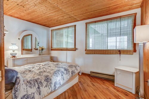 Chambre à coucher - 77 382E Avenue, Saint-Hippolyte, QC - Indoor Photo Showing Bedroom