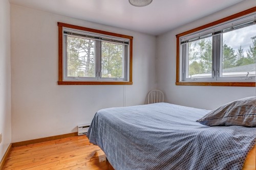 Chambre à coucher - 77 382E Avenue, Saint-Hippolyte, QC - Indoor Photo Showing Bedroom