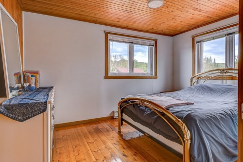 Chambre à coucher - 77 382E Avenue, Saint-Hippolyte, QC - Indoor Photo Showing Bedroom