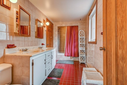 Salle de bains - 77 382E Avenue, Saint-Hippolyte, QC - Indoor Photo Showing Bathroom