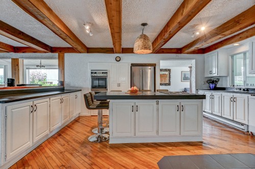 Cuisine - 77 382E Avenue, Saint-Hippolyte, QC - Indoor Photo Showing Kitchen