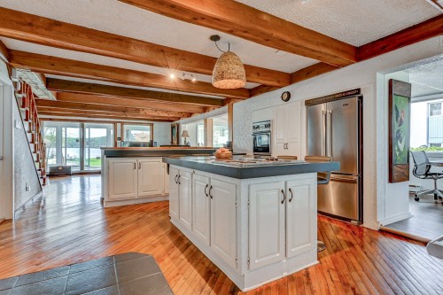 Cuisine - 77 382E Avenue, Saint-Hippolyte, QC - Indoor Photo Showing Kitchen