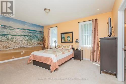 30 Summitview Drive, Ottawa, ON - Indoor Photo Showing Bedroom