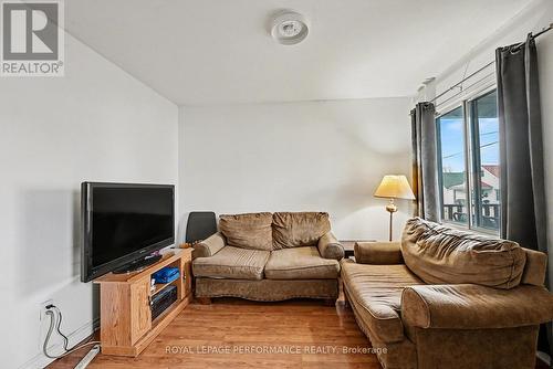 414 Gillespie Avenue, Cornwall, ON - Indoor Photo Showing Living Room