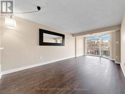 211 - 725 KING STREET W Toronto, ON M5V 2W9