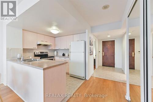 302 - 130 Pond Drive, Markham, ON - Indoor Photo Showing Kitchen With Double Sink