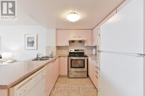 302 - 130 Pond Drive, Markham, ON - Indoor Photo Showing Kitchen With Double Sink