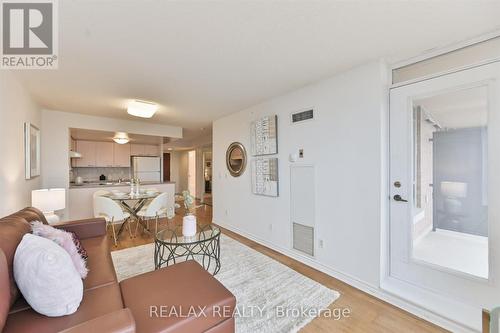 302 - 130 Pond Drive, Markham, ON - Indoor Photo Showing Living Room