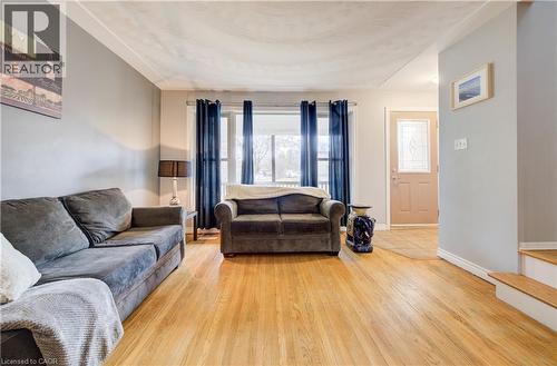 88 Westwood Drive, Kitchener, ON - Indoor Photo Showing Living Room
