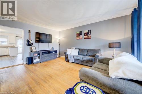 88 Westwood Drive, Kitchener, ON - Indoor Photo Showing Living Room