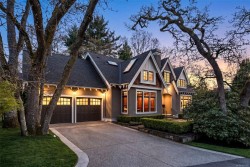 2096 Falkland Pl Oak Bay, BC V8S 4M5