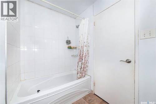 639 Redberry Road, Saskatoon, SK - Indoor Photo Showing Bathroom