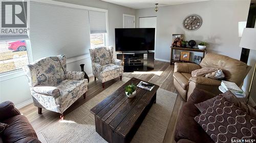 102 Government Road, Davidson, SK - Indoor Photo Showing Living Room