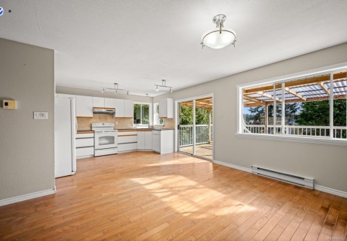 584 Torrence Rd, Comox, BC 