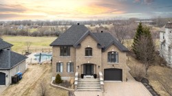 137 Rue des Français  Mont-Saint-Hilaire, QC J3H 6J2