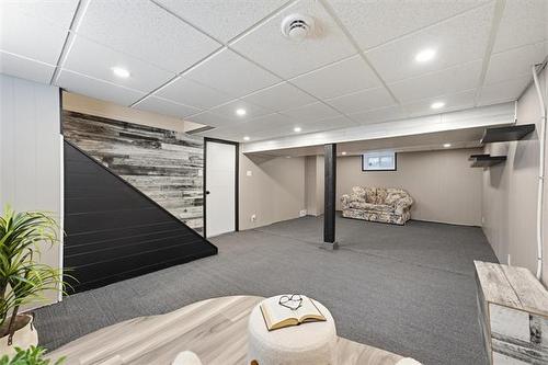 284 Perth Ave, Winnipeg, MB 