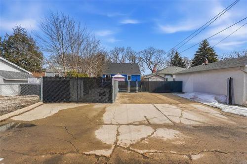 284 Perth Ave, Winnipeg, MB 