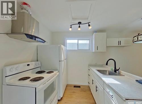 651 Queen Street, Regina, SK - Indoor Photo Showing Kitchen