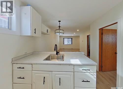 651 Queen Street, Regina, SK - Indoor Photo Showing Kitchen