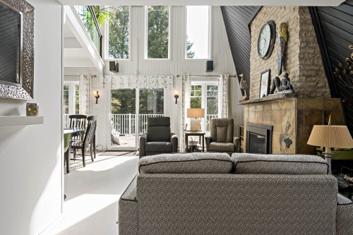 Salon - 2909 Route Des Érables, La Conception, QC - Indoor With Fireplace