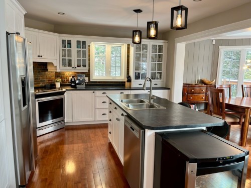 Cuisine - 261 Ch. Des Cormiers, Piedmont, QC - Indoor Photo Showing Kitchen With Double Sink