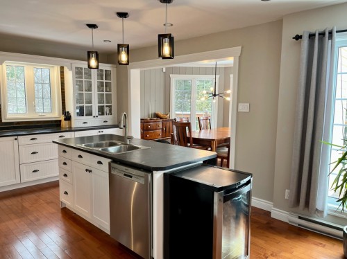 Cuisine - 261 Ch. Des Cormiers, Piedmont, QC - Indoor Photo Showing Kitchen With Double Sink