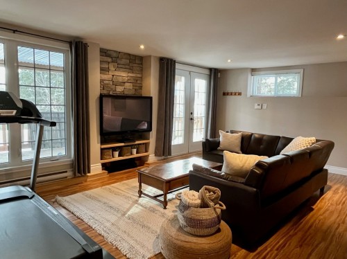 Salle familiale - 261 Ch. Des Cormiers, Piedmont, QC - Indoor Photo Showing Living Room