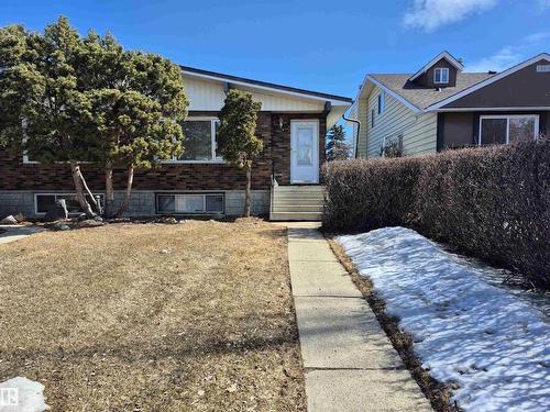 8725 152 ST NW  Edmonton, AB T5R 1L9