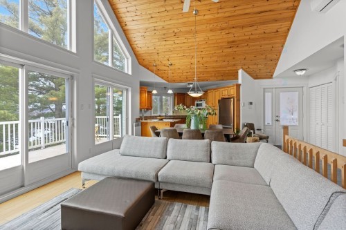 Salon - 40 Ch. Des Catalpas, La Conception, QC - Indoor Photo Showing Living Room