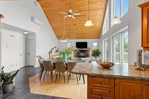 Salle à manger - 40 Ch. Des Catalpas, La Conception, QC - Indoor Photo Showing Dining Room With Fireplace