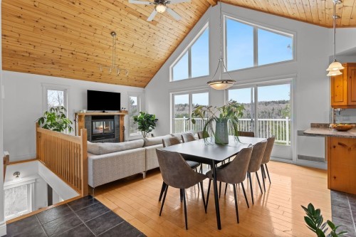 Salle à manger - 40 Ch. Des Catalpas, La Conception, QC - Indoor With Fireplace