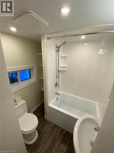 246 Forest Avenue, Hamilton, ON - Indoor Photo Showing Bathroom