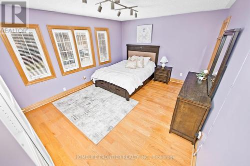 6124 Hardesty Crescent, Mississauga, ON - Indoor Photo Showing Bedroom
