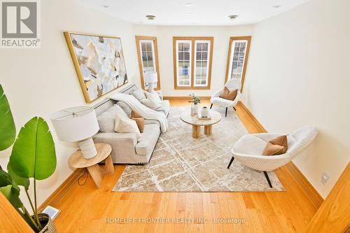 6124 Hardesty Crescent, Mississauga, ON - Indoor Photo Showing Living Room