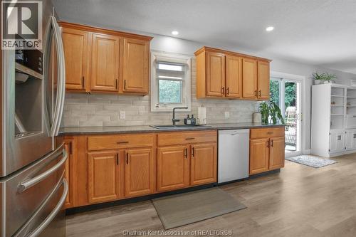 7138 Benoit Drive, Grande Pointe, ON - Indoor Photo Showing Kitchen