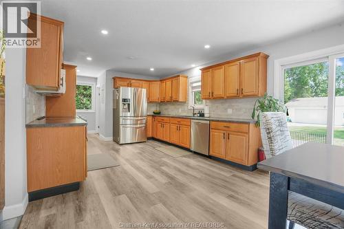 7138 Benoit Drive, Grande Pointe, ON - Indoor Photo Showing Kitchen