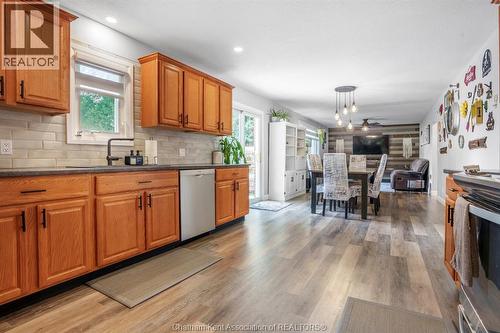 7138 Benoit Drive, Grande Pointe, ON - Indoor Photo Showing Kitchen With Double Sink