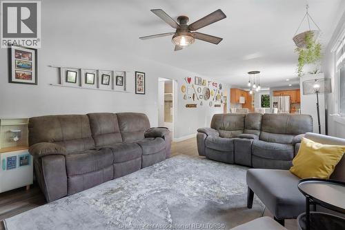 7138 Benoit Drive, Grande Pointe, ON - Indoor Photo Showing Living Room