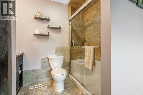 7138 Benoit Drive, Grande Pointe, ON - Indoor Photo Showing Bathroom