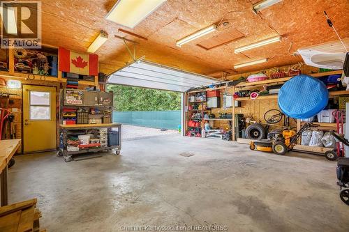 7138 Benoit Drive, Grande Pointe, ON - Indoor Photo Showing Garage